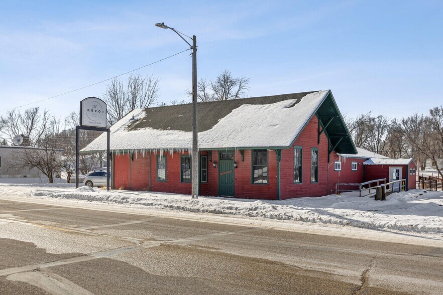 511 Fergus Ave, Erhard, MN à vendre - Photo de l’immeuble – Image 1 sur 32
