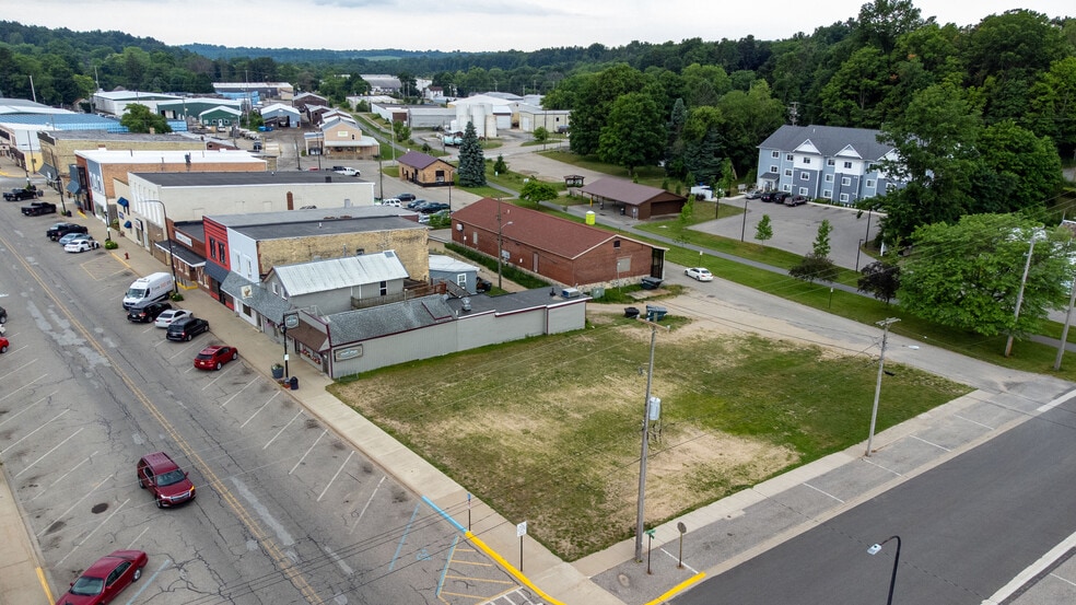 233 Michigan Avenue, Shelby, MI à vendre - Aérien – Image 1 sur 9