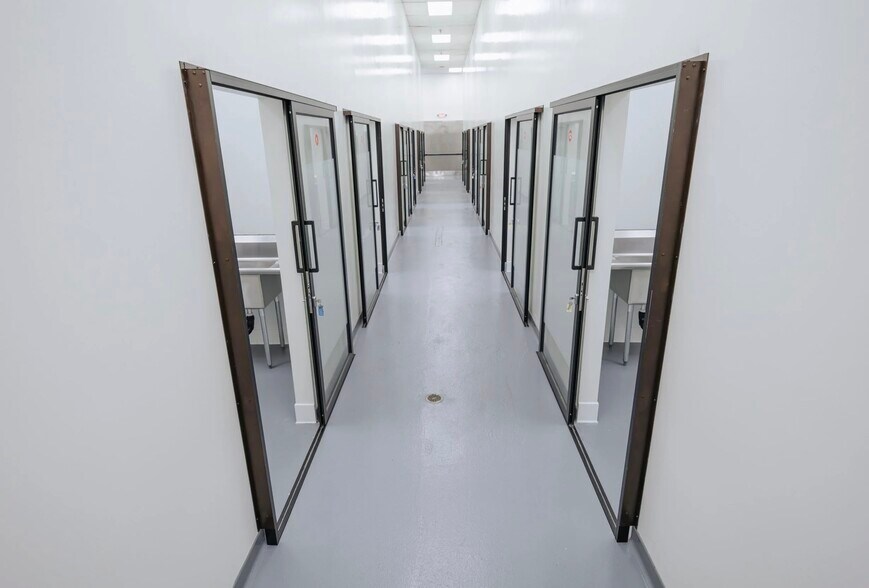 17290 Newhope St, Fountain Valley, CA à louer - Photo intérieure – Image 3 sur 13