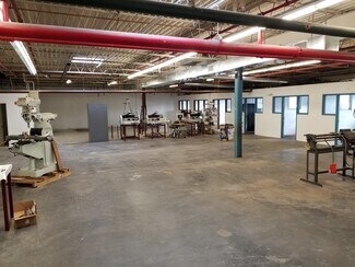 Plus de détails pour 123 Whiting St, Plainville, CT - Différents types d’espaces à louer