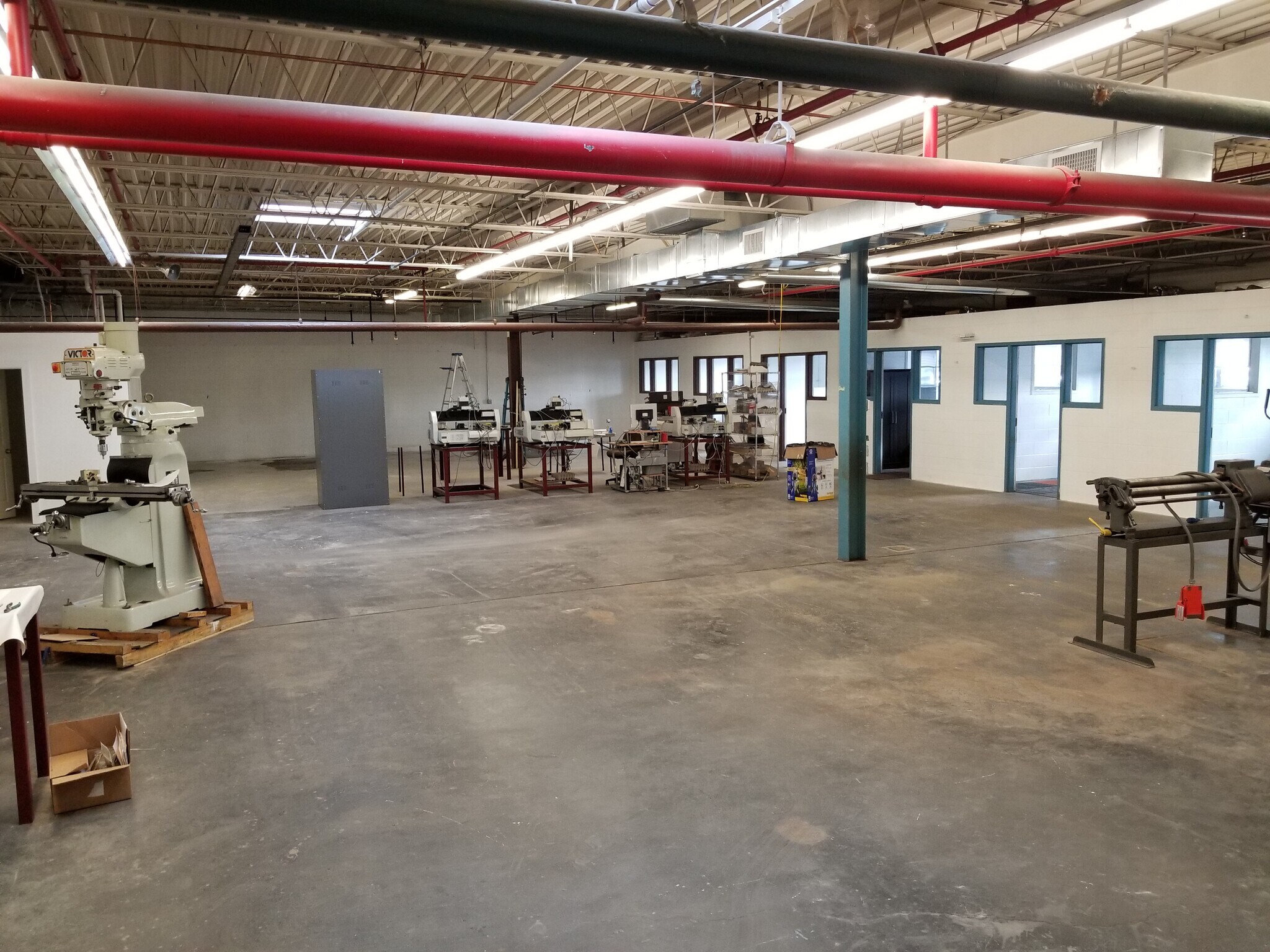 123 Whiting St, Plainville, CT à louer Photo principale– Image 1 sur 7