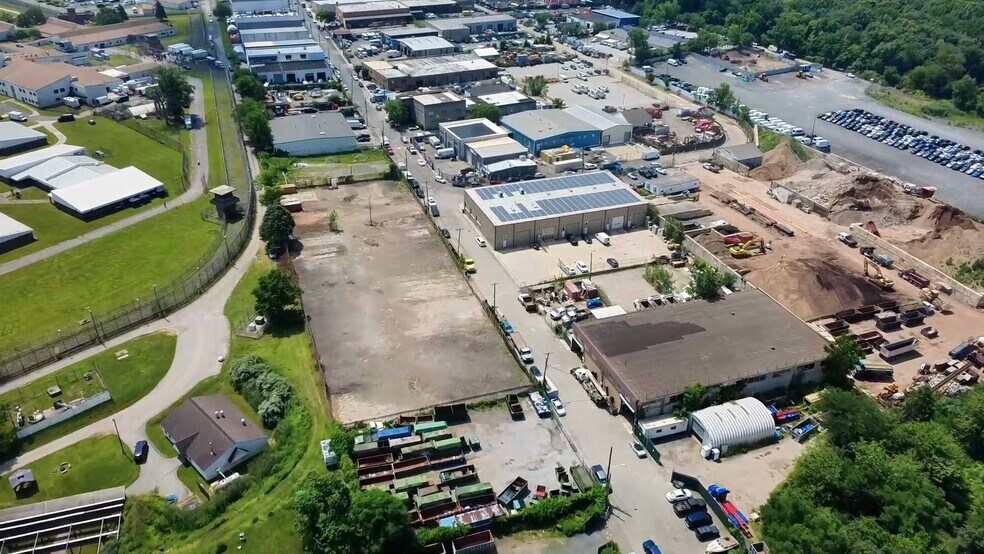 235 Industrial Loop, Staten Island, NY à vendre - Vidéo sur l’annonce professionnelle – Image 2 sur 10