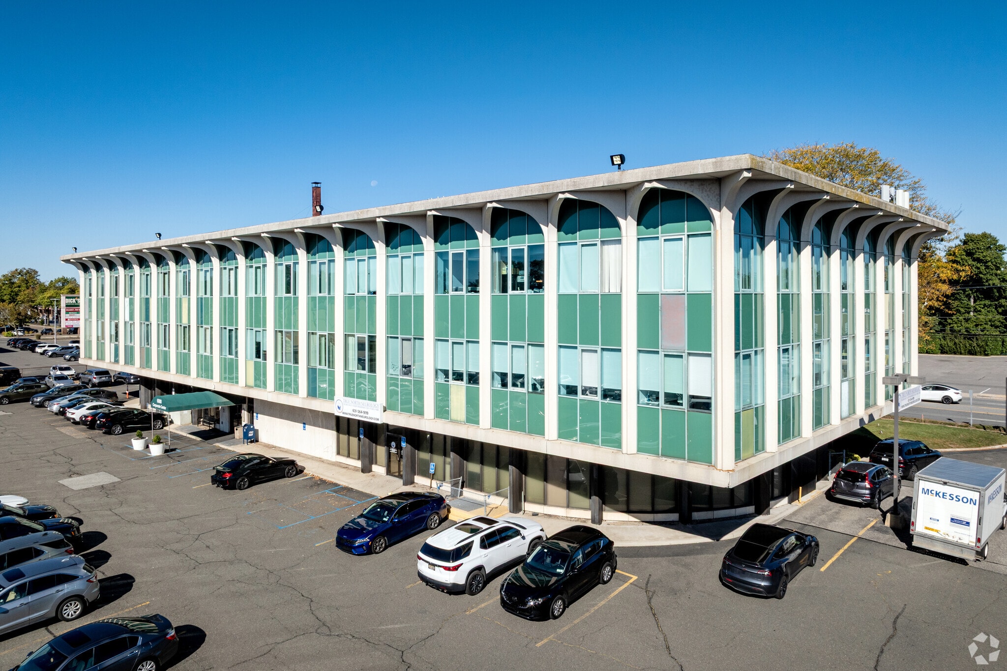 6080 Jericho Tpke, Commack, NY à louer Photo principale– Image 1 sur 7