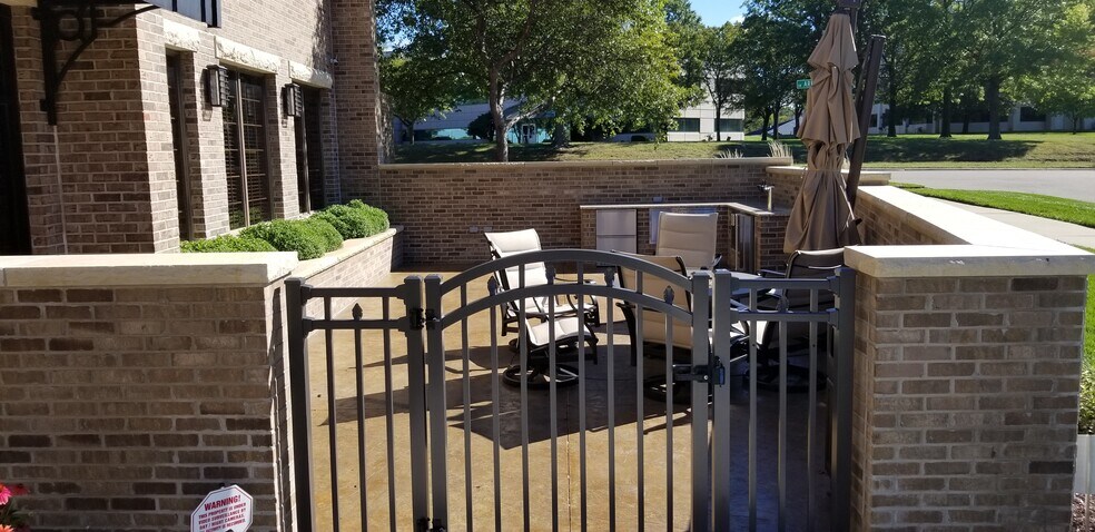 1414 SW Ashworth Pl, Topeka, KS à vendre - Photo de l’immeuble – Image 3 sur 10