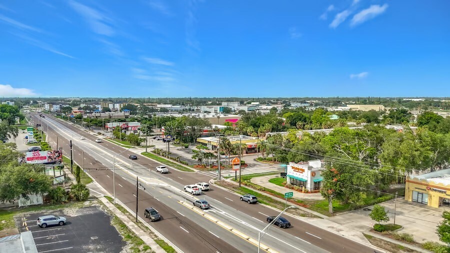 3390 1st St W, Bradenton, FL à vendre - Photo de l’immeuble – Image 3 sur 5
