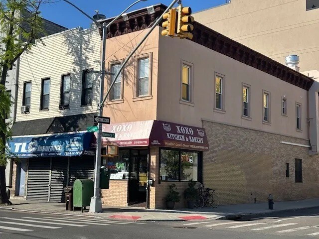 883 Cypress Ave, Ridgewood, NY à vendre - Photo de l’immeuble – Image 3 sur 13
