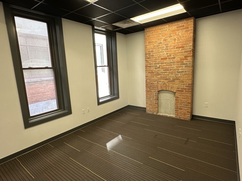 2217 E 9th St, Cleveland, OH à louer - Photo de l’immeuble – Image 3 sur 26