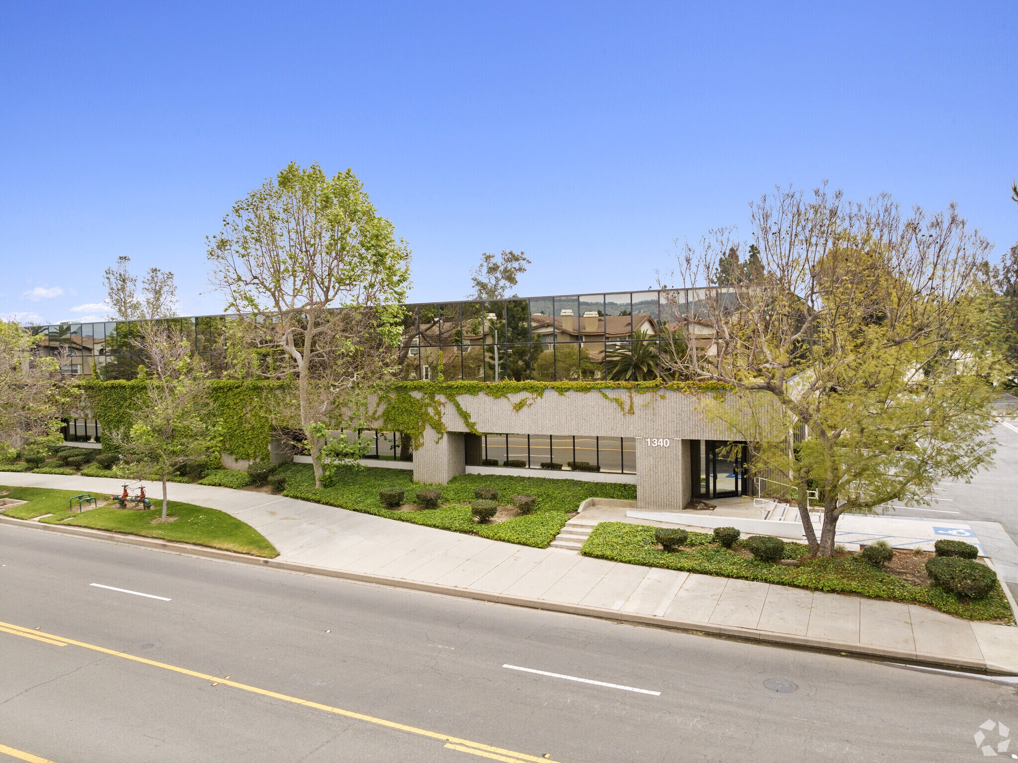 1340-1380 Flynn Rd, Camarillo, CA à vendre Photo principale– Image 1 sur 7