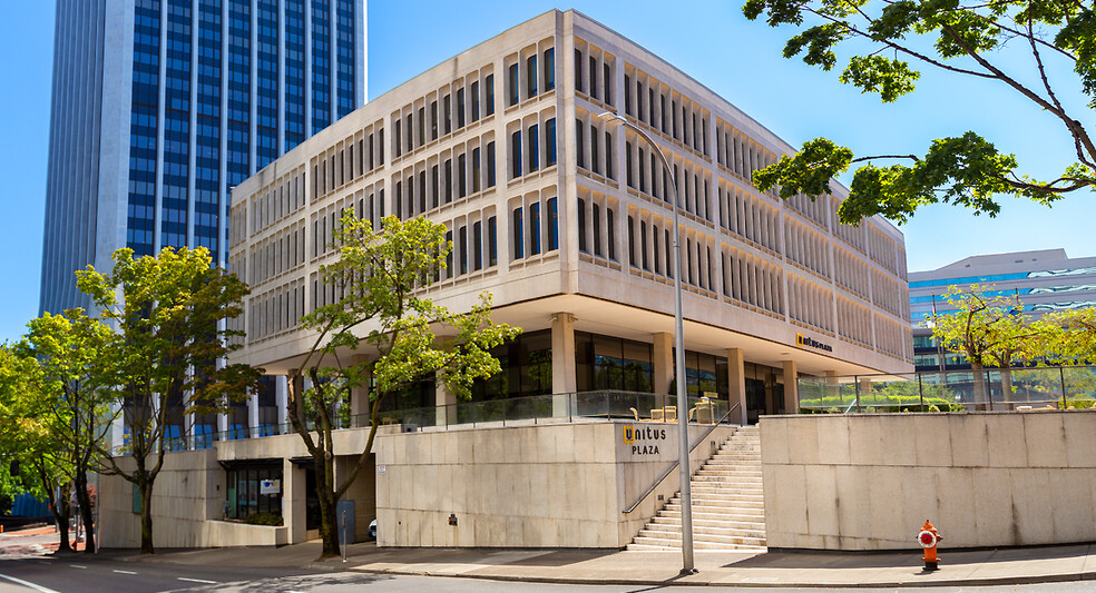 1300 SW Sixth Ave, Portland, OR à louer - Photo de l’immeuble – Image 1 sur 13