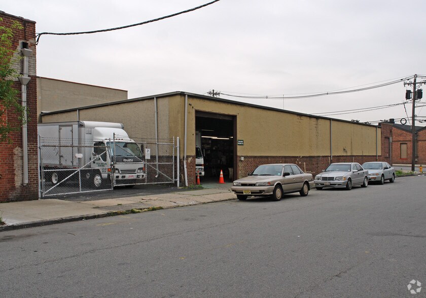 16-26 Esther St, Newark, NJ à louer - Photo de l’immeuble – Image 3 sur 20
