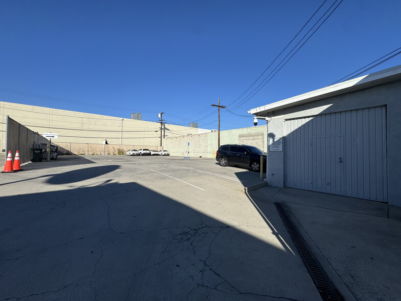 3401 Winona Ave, Burbank, CA à vendre - Photo de l’immeuble – Image 3 sur 9