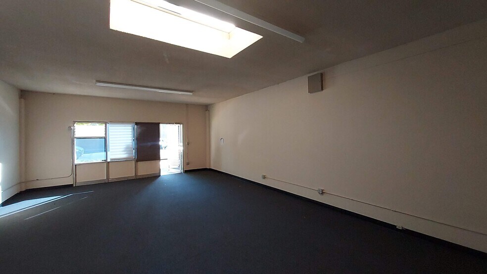 1011-1067 E San Carlos Ave, San Carlos, CA à louer - Photo de l’immeuble – Image 3 sur 9