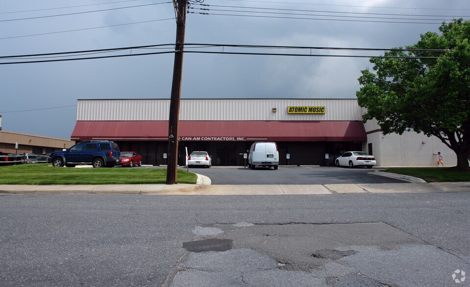10111 Bacon Dr, Beltsville, MD à louer - Photo de l’immeuble – Image 2 sur 2