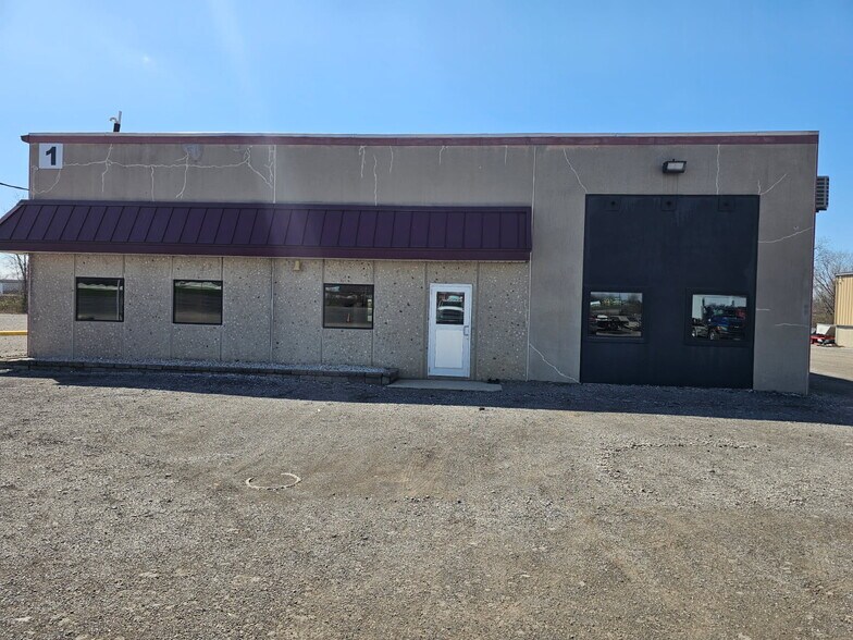 1359 E Hanthorn Rd, Lima, OH à louer - Photo de l’immeuble – Image 3 sur 9