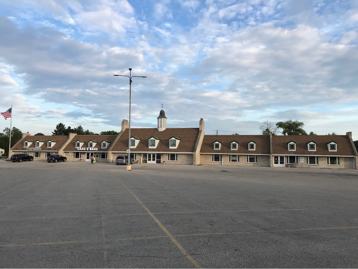W173 N9170 St Francis Dr, Menomonee Falls, WI à louer Photo de l’immeuble– Image 1 sur 15