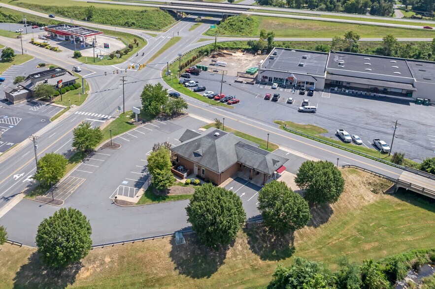 250 S Stuart Ave, Elkton, VA à vendre - Aérien – Image 2 sur 5