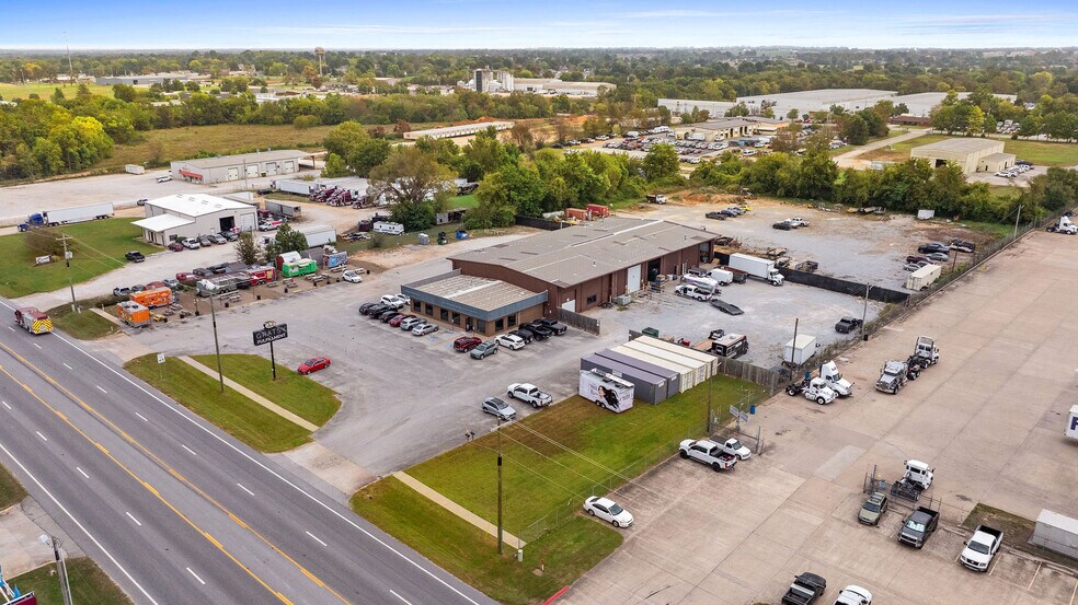 405 S Bloomington St, Lowell, AR à louer - Photo de l’immeuble – Image 3 sur 7