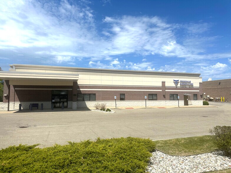 37 S Pere Marquette Hwy, Ludington, MI à louer - Photo de l’immeuble – Image 1 sur 10