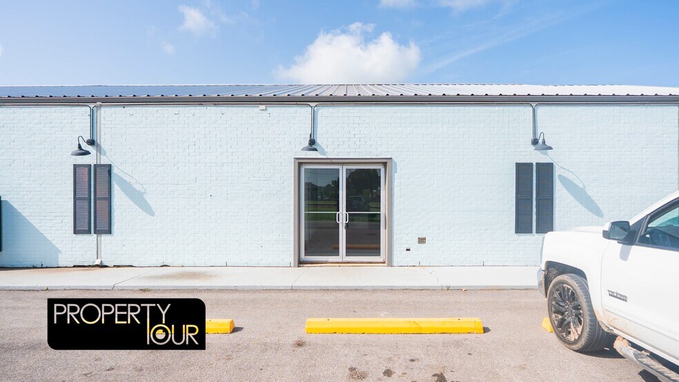 2403 Washington St, Waller, TX à louer - Vidéo sur l’annonce professionnelle – Image 2 sur 16