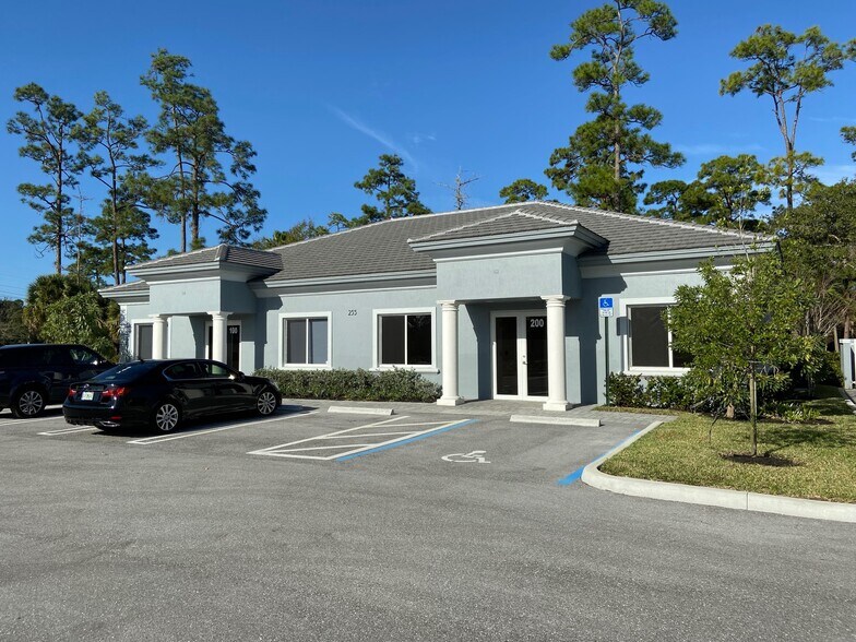 255 Professional Way, Wellington, FL à louer - Photo de l’immeuble – Image 3 sur 6