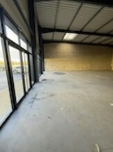 Local commercial dans Gonesse à louer Photo intérieure– Image 2 sur 3