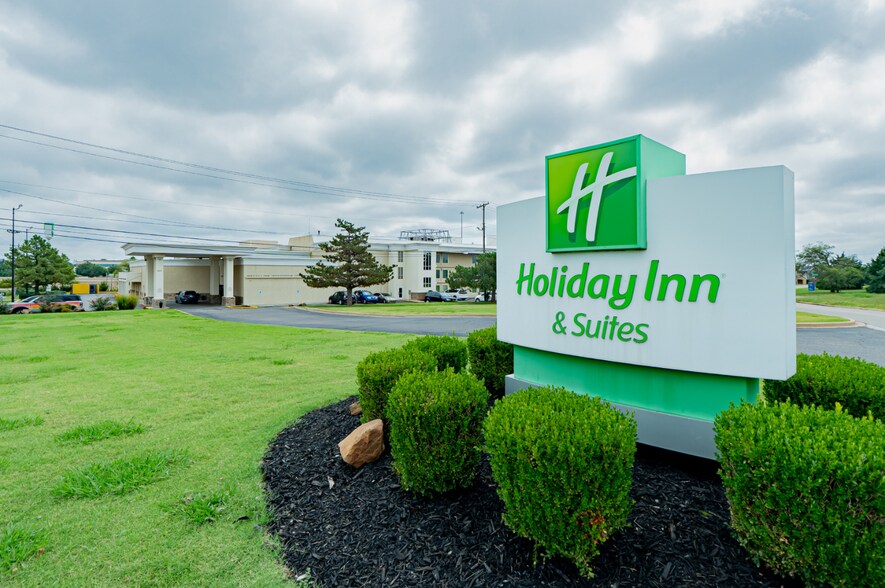 6200 N Robinson Ave, Oklahoma City, OK à vendre - Photo de l’immeuble – Image 2 sur 19