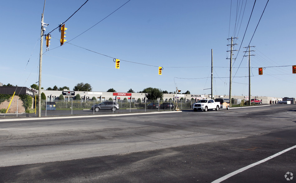 525-527 Main St E, Milton, ON à louer - Photo de l’immeuble – Image 2 sur 4