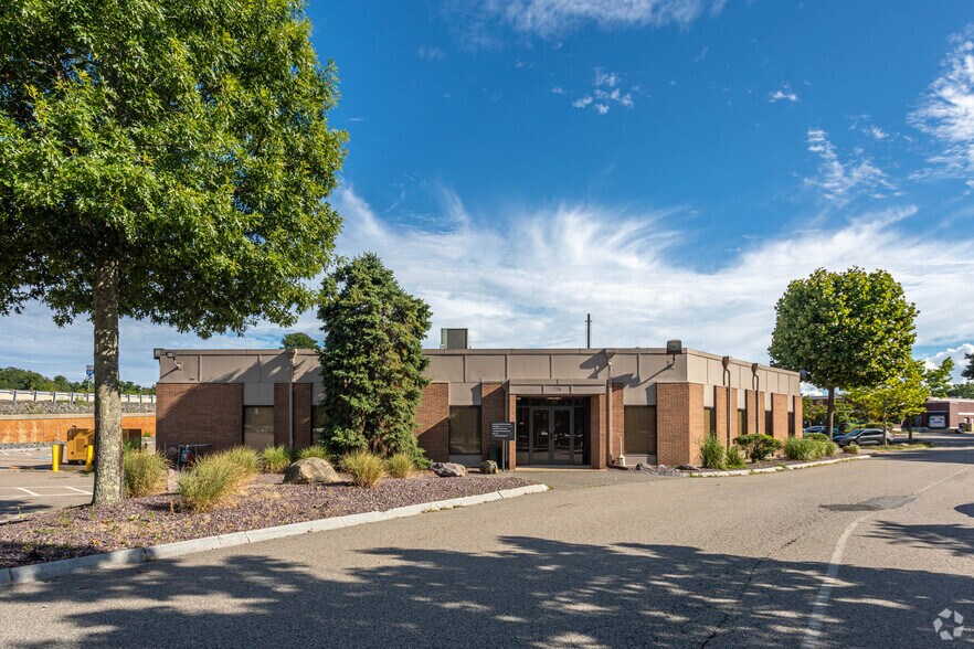 770 Dedham St, Canton, MA à louer - Photo principale – Image 1 sur 8