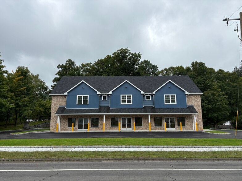 1347 New Haven Rd, Naugatuck, CT à louer - Photo principale – Image 1 sur 9