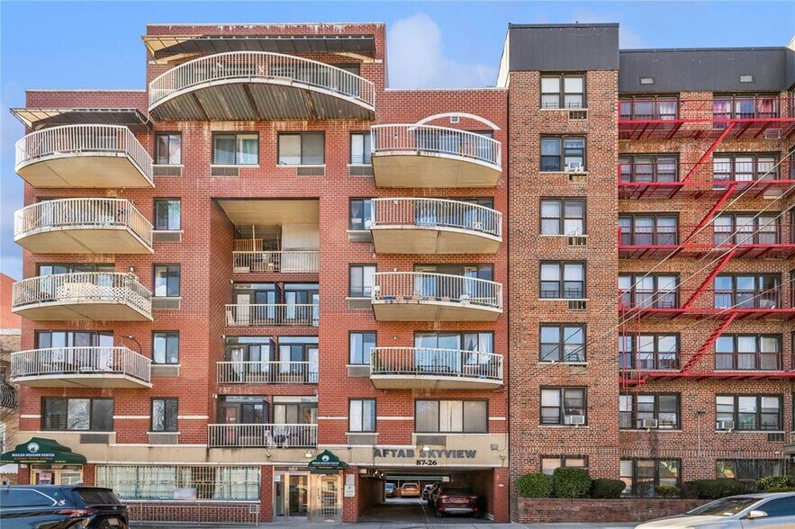 87-26 175th St, Jamaica, NY à vendre - Photo de l’immeuble – Image 3 sur 11