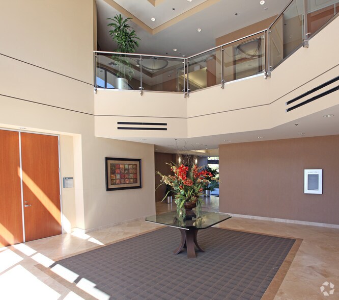 2655 1st St, Simi Valley, CA à louer - Hall d’entrée – Image 3 sur 8