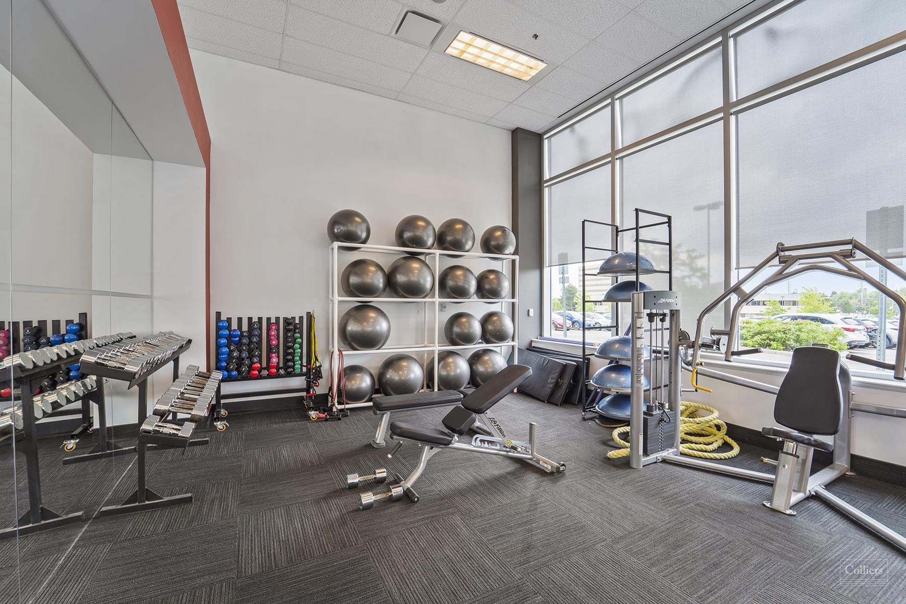 1919 Minnesota Ct, Mississauga, ON à louer Photo intérieure– Image 1 sur 3