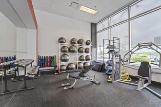 1919 Minnesota Ct, Mississauga, ON à louer Photo intérieure– Image 1 sur 3