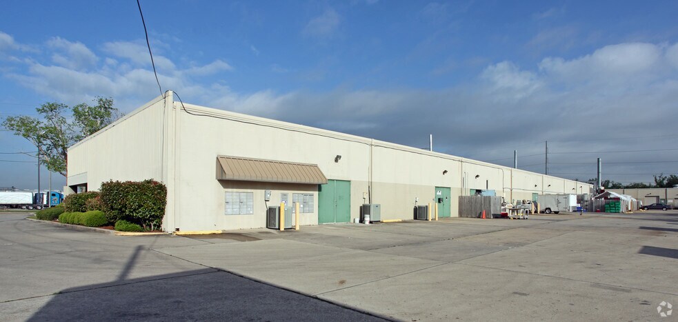 1000 Riverbend Blvd, Saint Rose, LA à louer - Photo de l’immeuble – Image 2 sur 6