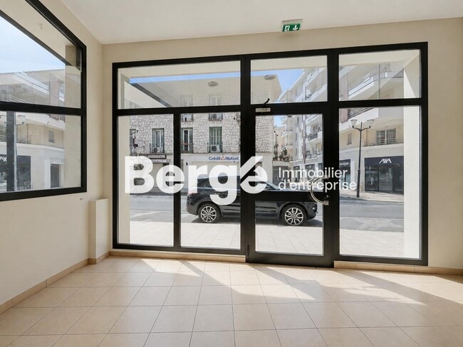 Plus de détails pour 80 Avenue Du Général Leclerc, Saint-Laurent-du-Var - Local commercial à louer
