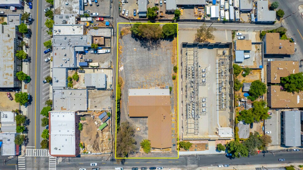 7216 Valmont St, Tujunga, CA à vendre - Photo de l’immeuble – Image 2 sur 66