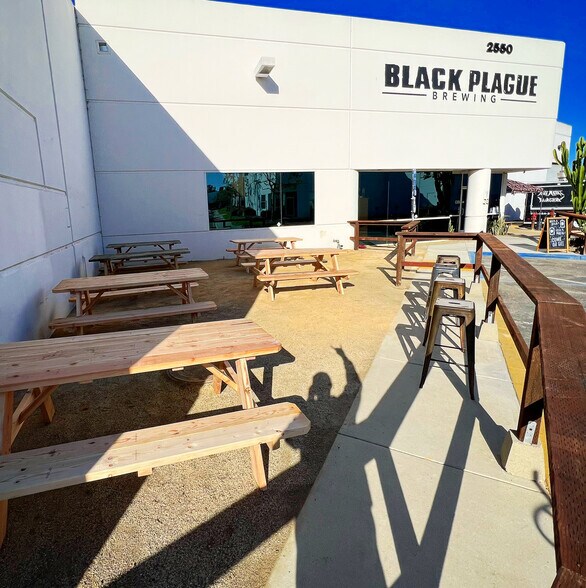 2550 Jason Ct, Oceanside, CA à louer - Photo de l’immeuble – Image 2 sur 11