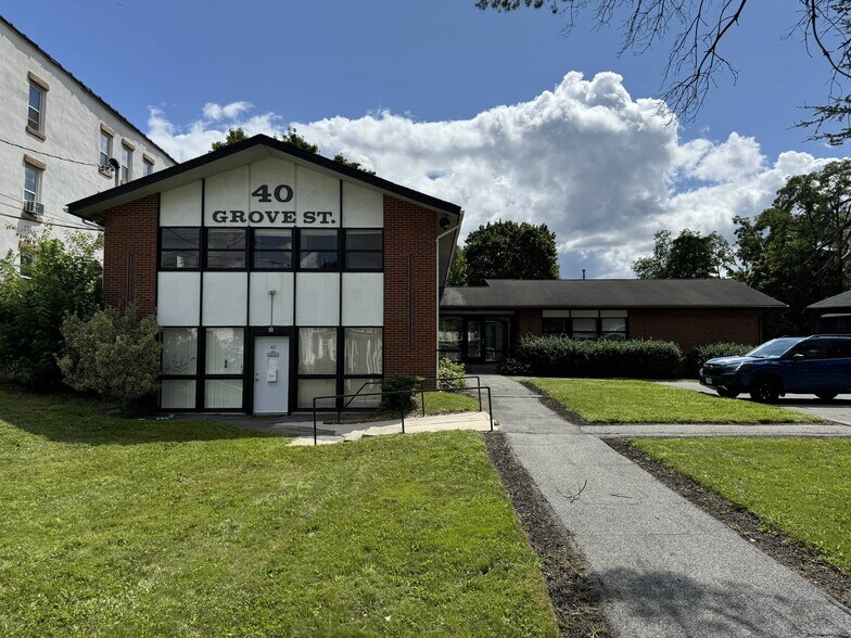 40 Grove St, Middletown, NY à louer - Photo de l’immeuble – Image 1 sur 6