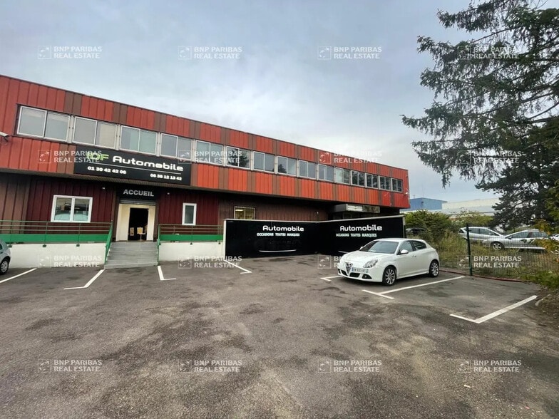 Local d'activités dans Porcheville à vendre - Photo de l’immeuble – Image 2 sur 15