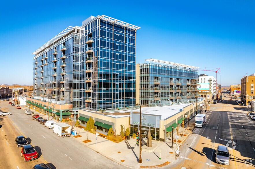 327 Central Ave SE, Minneapolis, MN à louer - Photo principale – Image 1 sur 8