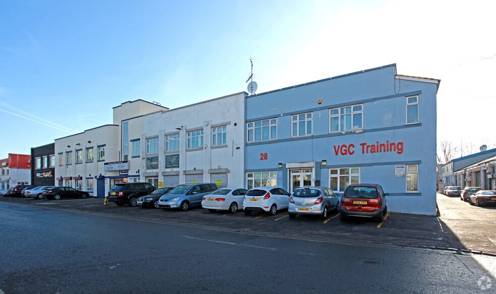 Wadsworth Rd, Greenford à louer - Photo principale – Image 1 sur 2