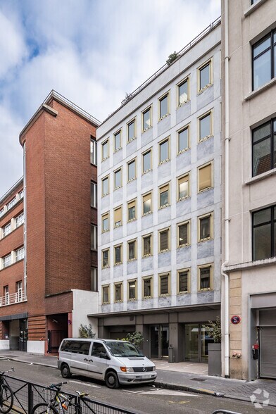 16 Rue Médéric, Paris à louer - Photo de l’immeuble – Image 3 sur 4