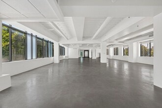 9975 Santa Monica Blvd, Beverly Hills, CA à louer Photo intérieure– Image 2 sur 6