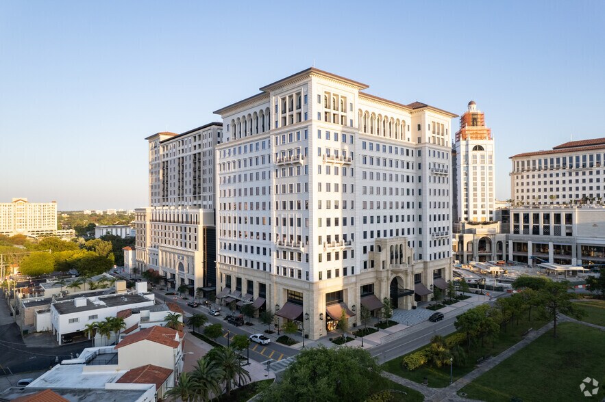 2811 Ponce de Leon Blvd, Coral Gables, FL à louer - Photo principale – Image 1 sur 10