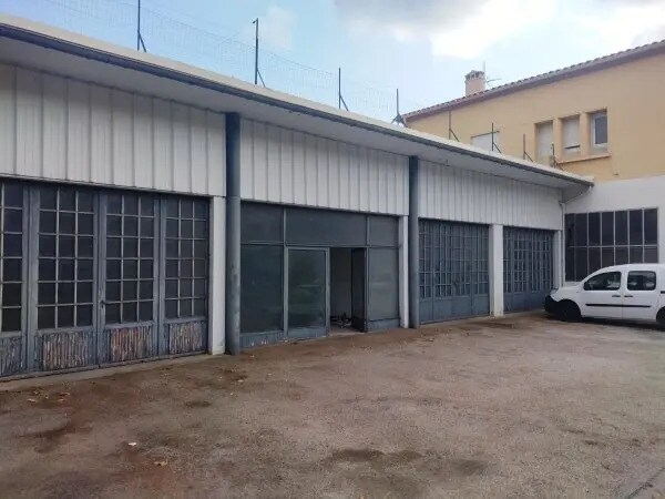 Plus de détails pour Local d’activités à vendre