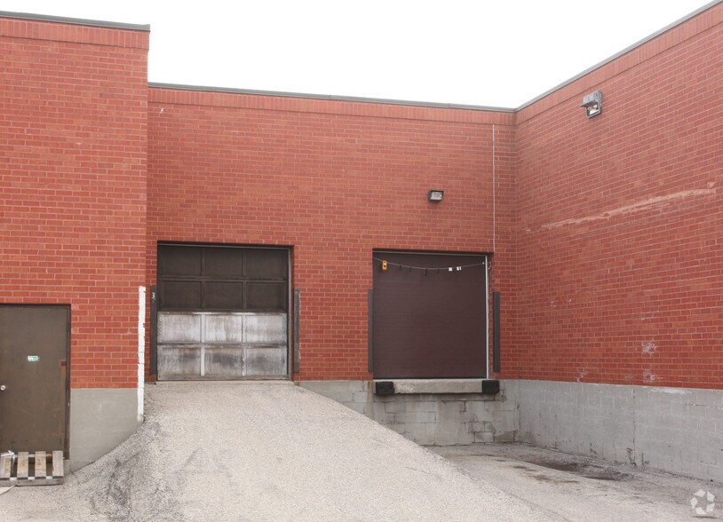 6380 Tomken Rd, Mississauga, ON à louer - Photo de l’immeuble – Image 3 sur 5