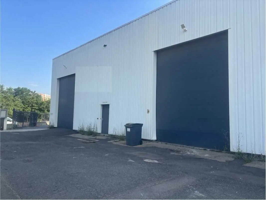 Bureau dans Saint-Chamond à louer Photo de l’immeuble– Image 1 sur 4