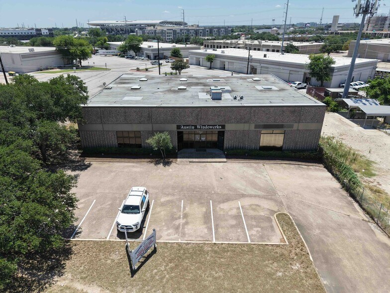 2339 Kramer Ln, Austin, TX à louer - Photo de l’immeuble – Image 3 sur 7