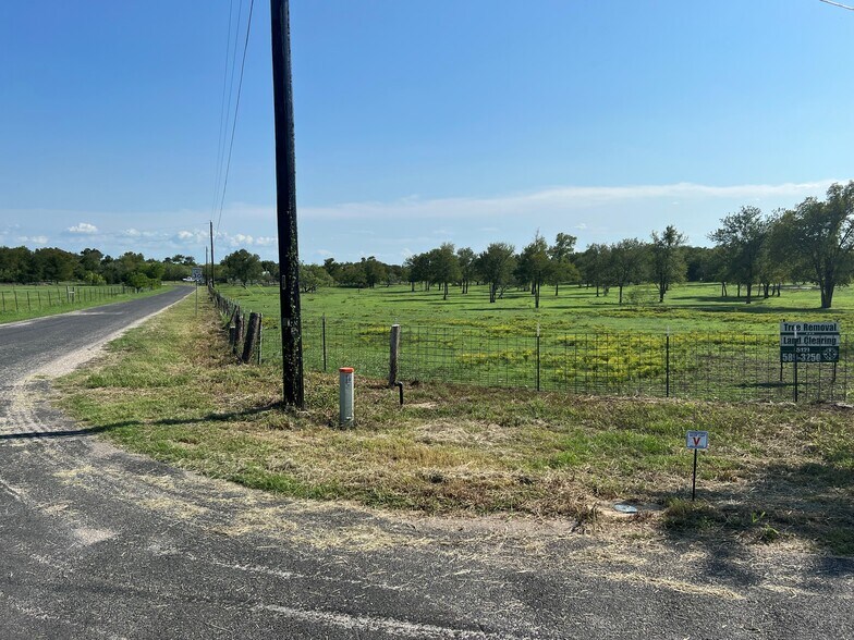 Caldvis Rd & Bock Rd, Mustang Ridge, TX à vendre - Photo principale – Image 1 sur 7