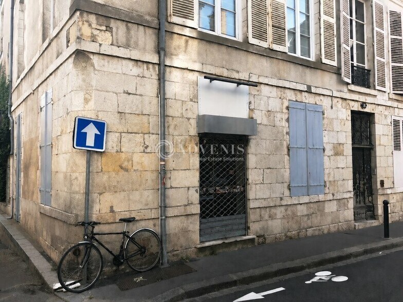 Local commercial dans Orléans à vendre - Photo de l’immeuble – Image 2 sur 8